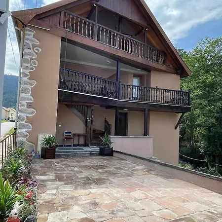 Chez Ester Apartment